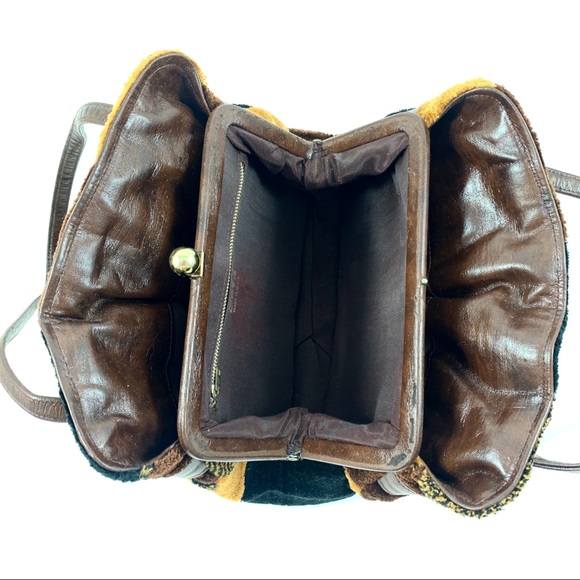 ❌SOLD❌ 1960s carpet patchwork purse by CARA USA - Picture 7 of 8